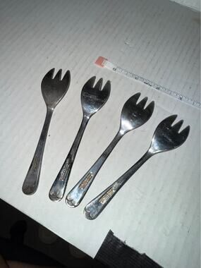 Vintage - SET OF 4 - Sheffield England - Silver Plate - Dessert/Appetizer Forks
